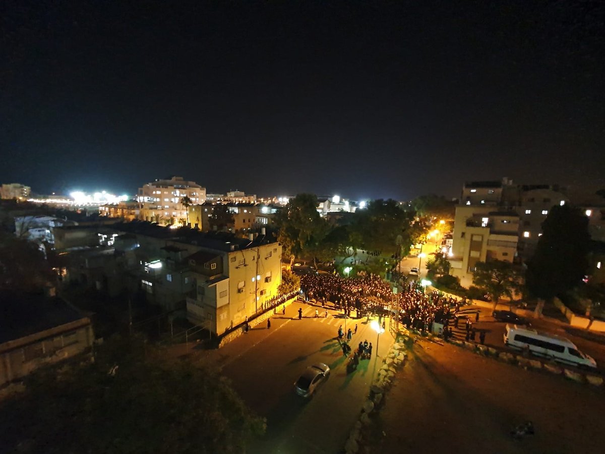 האדמו"ר מצאנז רקד עם נכדו לעיני אלפי החסידים