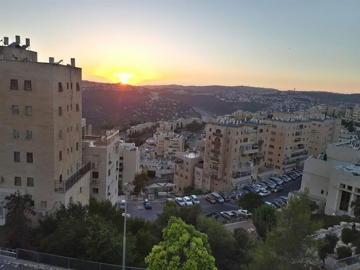 הכניסה לשכונה מכיוון כנפי נשרים