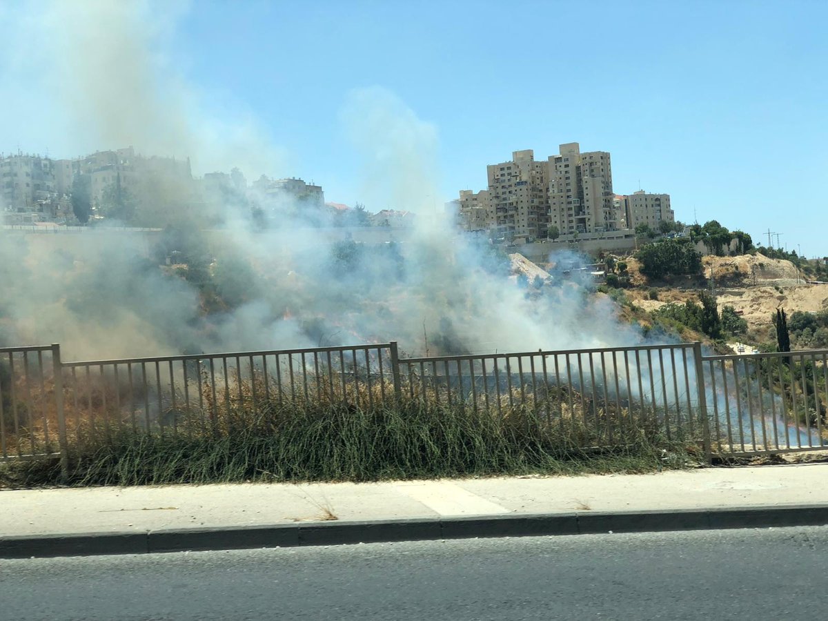 חשש מזליגת השריפה בליפתא לכיוון ירושלים • צפו בתיעוד