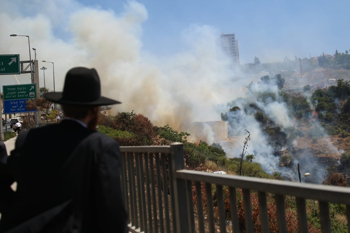 חשש מזליגת השריפה בליפתא לכיוון ירושלים • צפו בתיעוד