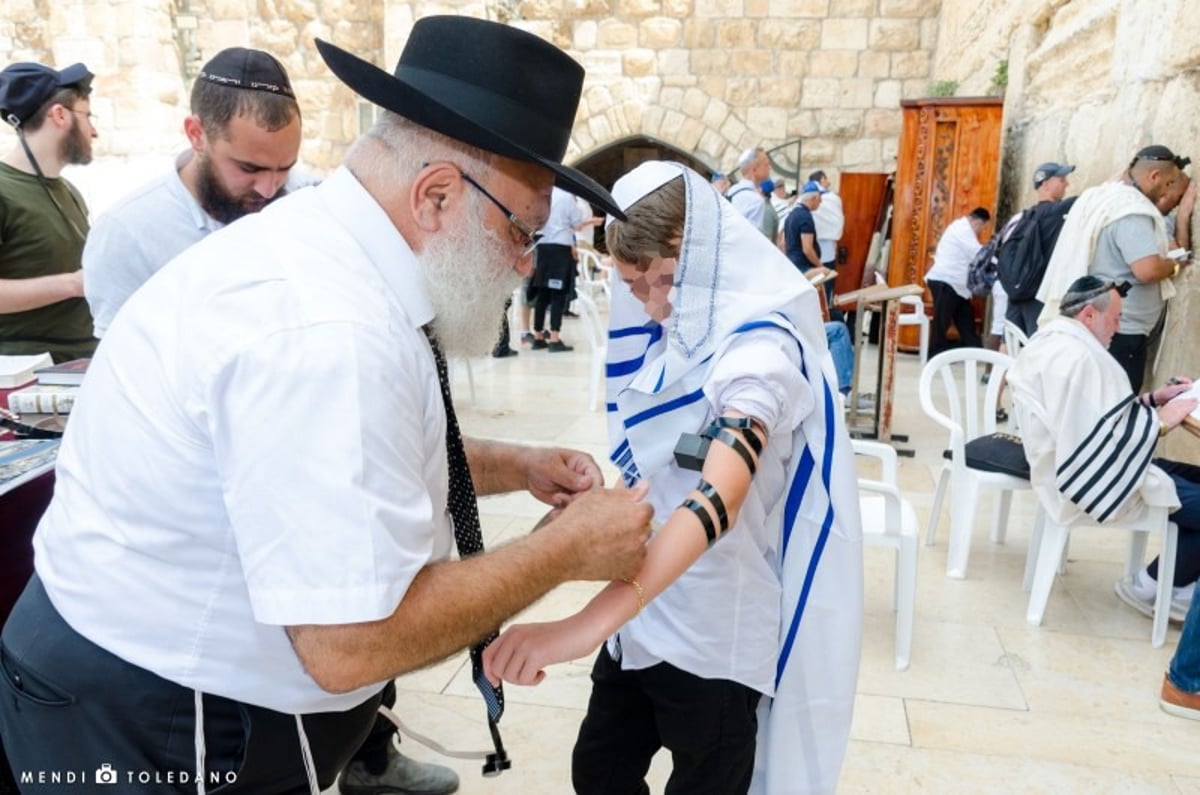 עשרת היתומים חגגו את בר המצווה בכותל המערבי