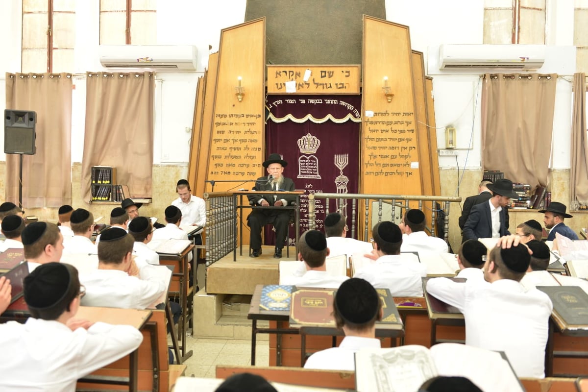 הגרי"ג אדלשטיין חיזק את תלמידי ישיבת פוניבז' לצעירים