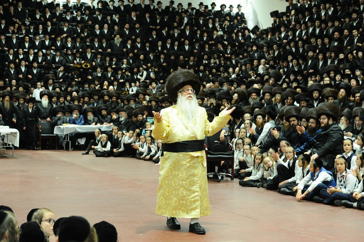 אלפים בחתונת נכדו של האדמו"ר מצאנז. צפו