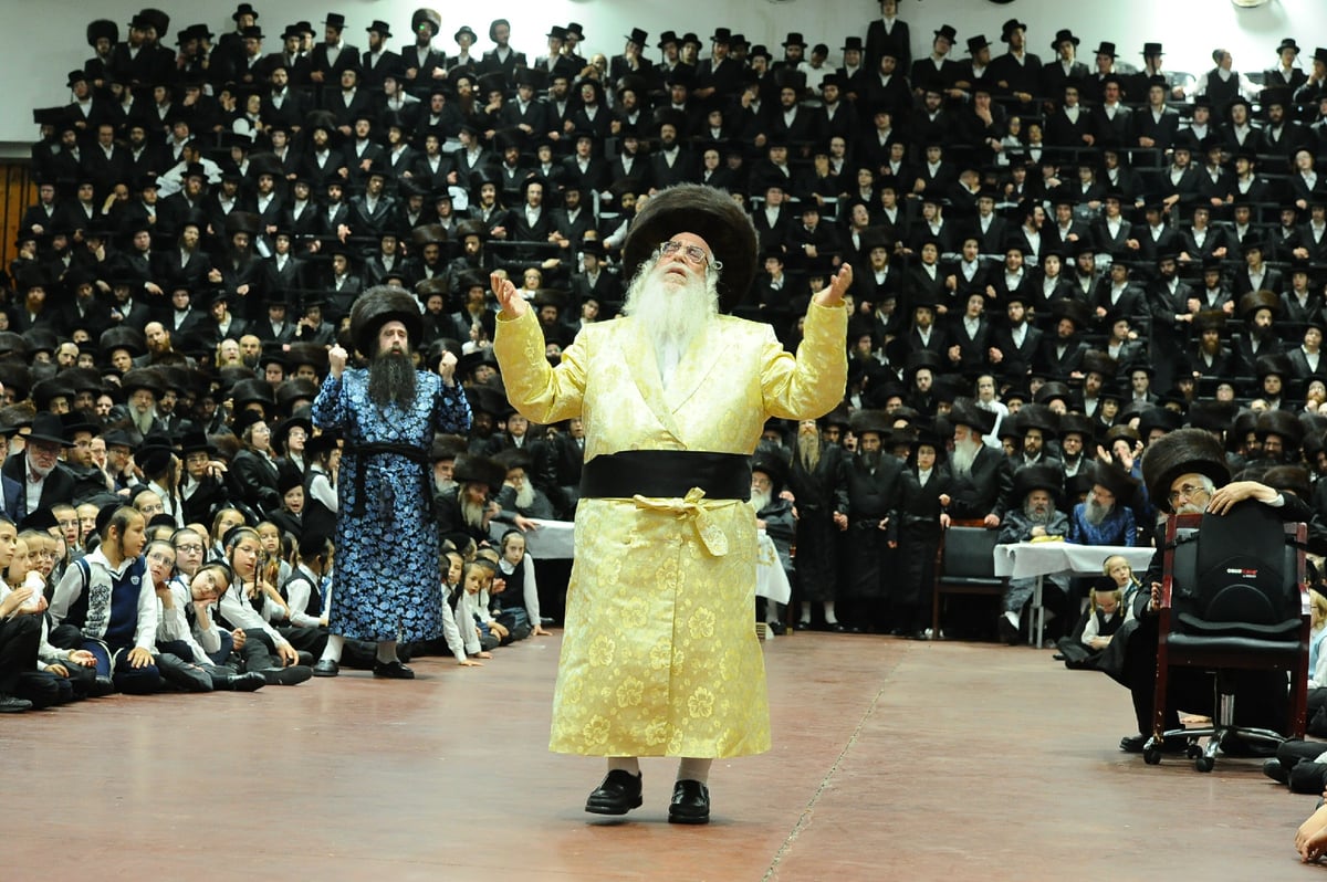 אלפים בחתונת נכדו של האדמו"ר מצאנז. צפו