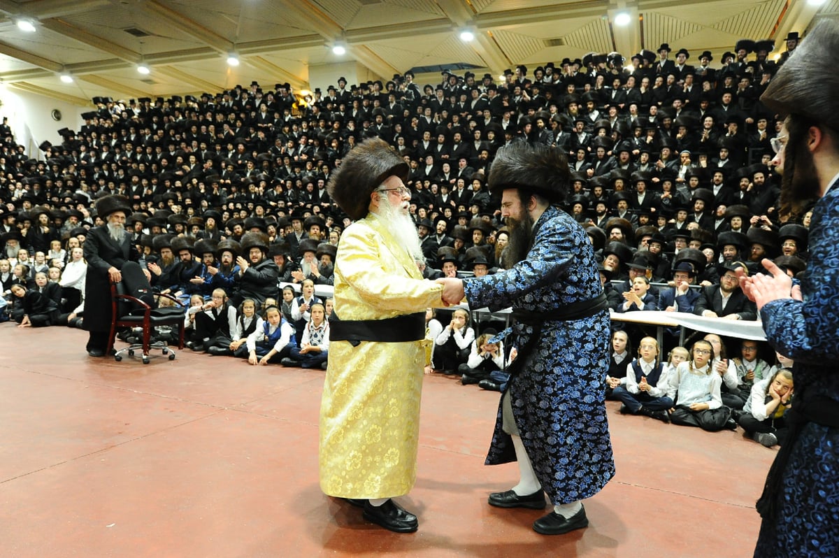 אלפים בחתונת נכדו של האדמו"ר מצאנז. צפו