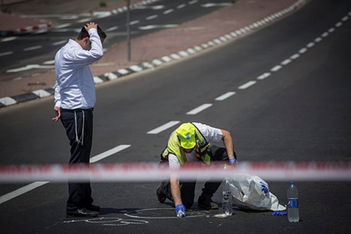 אנשי זק"א בזירת תאונה בכביש