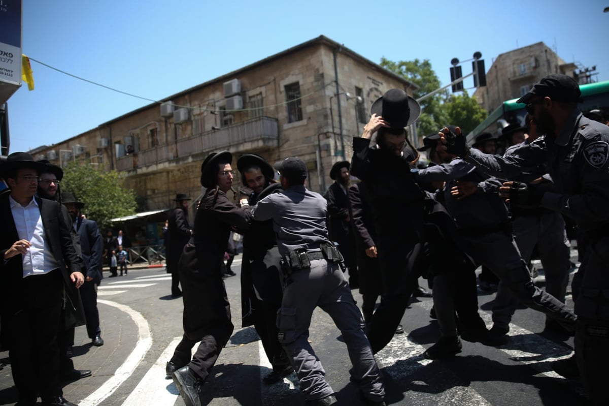 סוף הסאגה: הבחורות שמעצרן עורר מהומות יזכו לפטור מגיוס