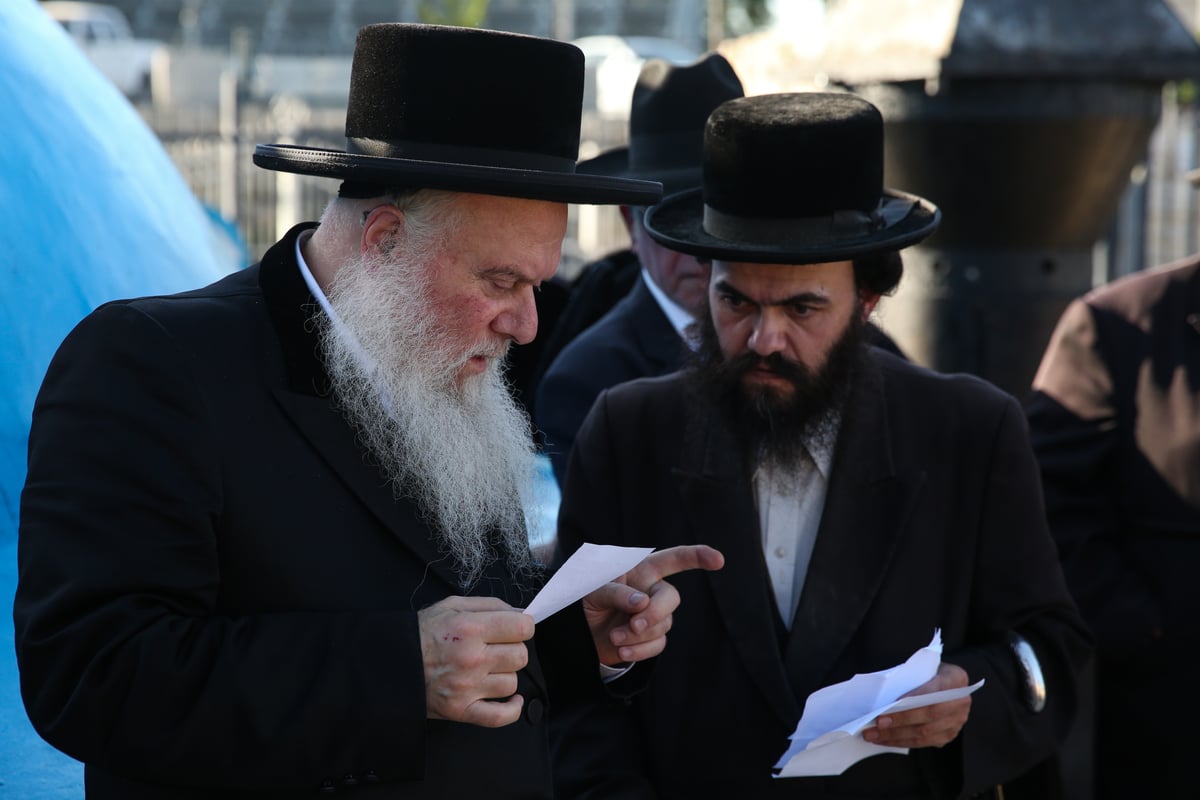 האדמו"ר מוואסלוי בביקור במירון • גלריה