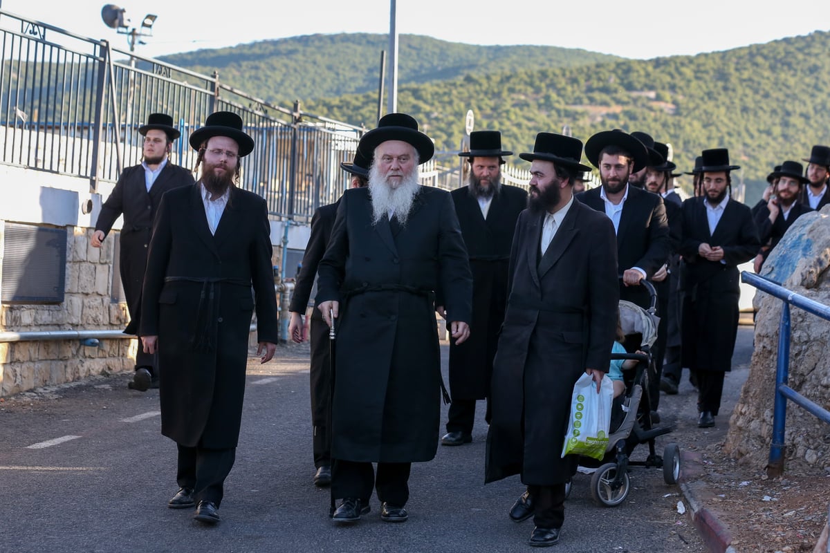 האדמו"ר מוואסלוי בביקור במירון • גלריה