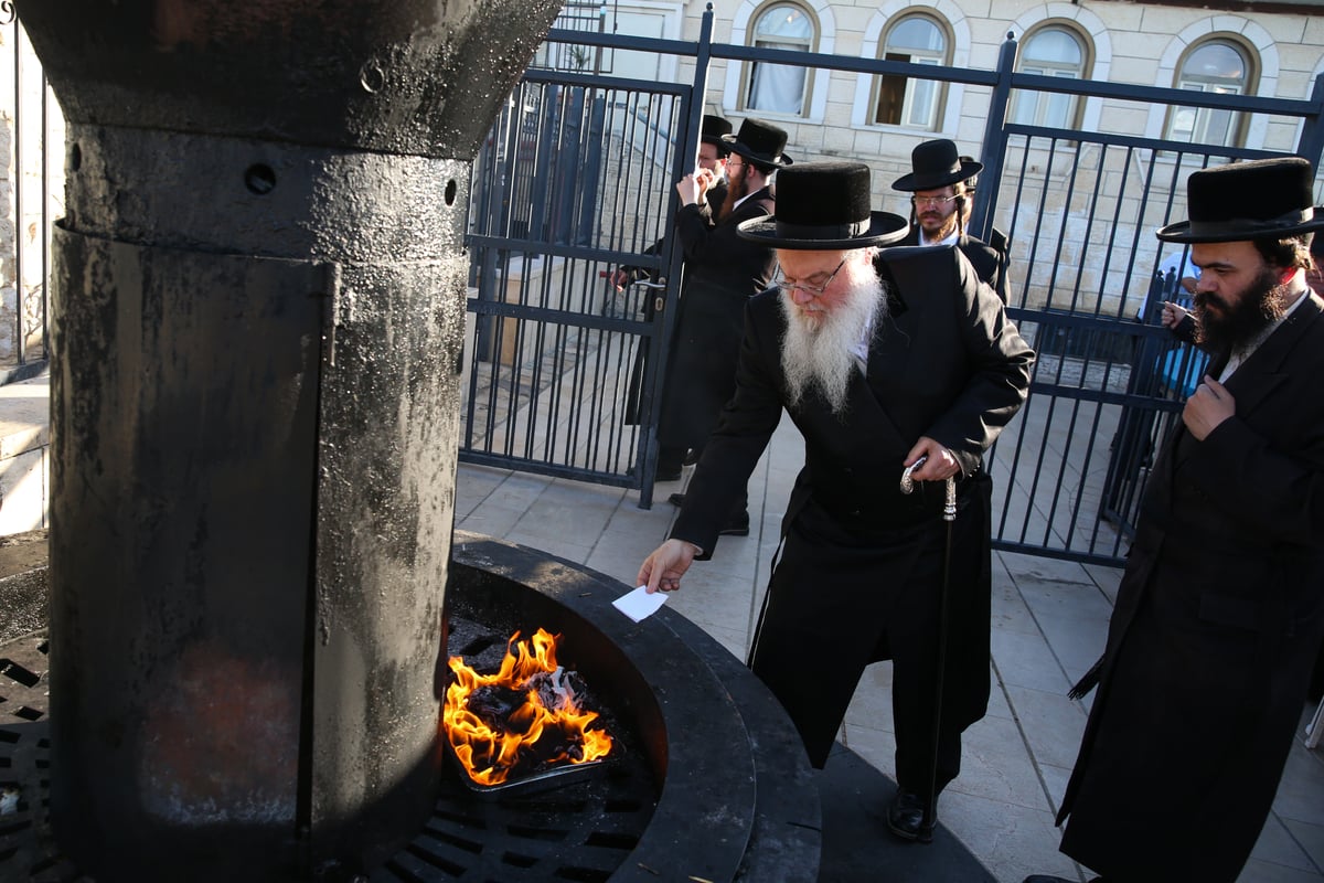 האדמו"ר מוואסלוי בביקור במירון • גלריה