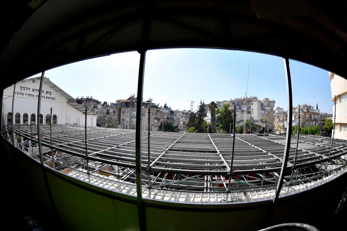 כך נערכים בויז'ניץ לקראת חתונת נכד האדמו"ר