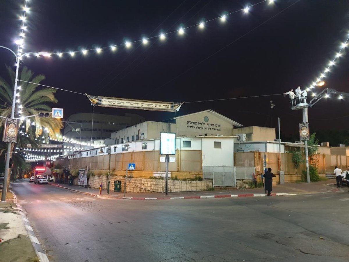 כך נערכים בויז'ניץ לקראת חתונת נכד האדמו"ר