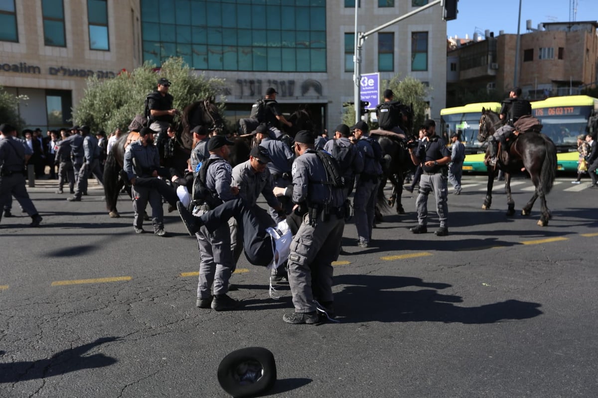 הפגנת 'הפלג' בירושלים: עימותים עם שוטרים; 22 עצורים