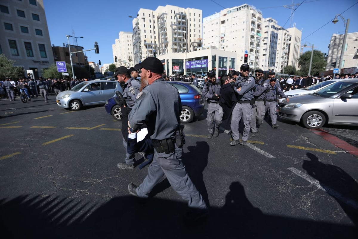 הפגנת 'הפלג' בירושלים: עימותים עם שוטרים; 22 עצורים