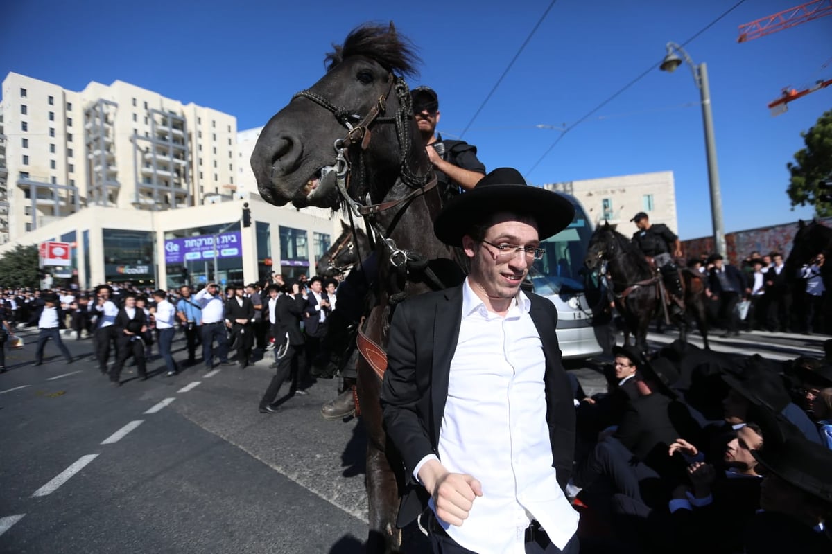 הפגנת 'הפלג' בירושלים: עימותים עם שוטרים; 22 עצורים