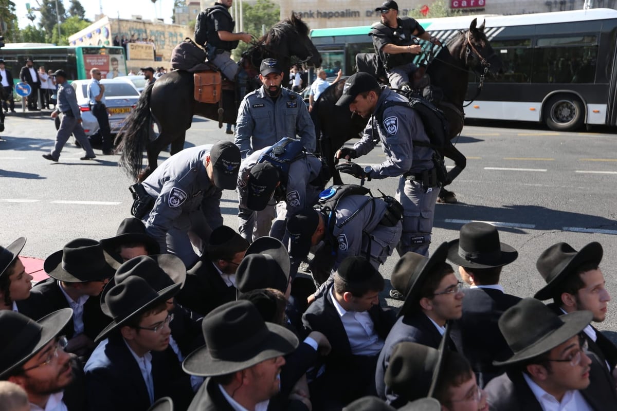 הפגנת 'הפלג' בירושלים: עימותים עם שוטרים; 22 עצורים