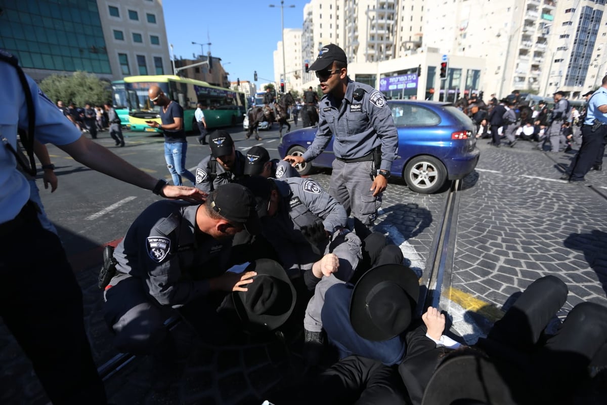 הפגנת 'הפלג' בירושלים: עימותים עם שוטרים; 22 עצורים