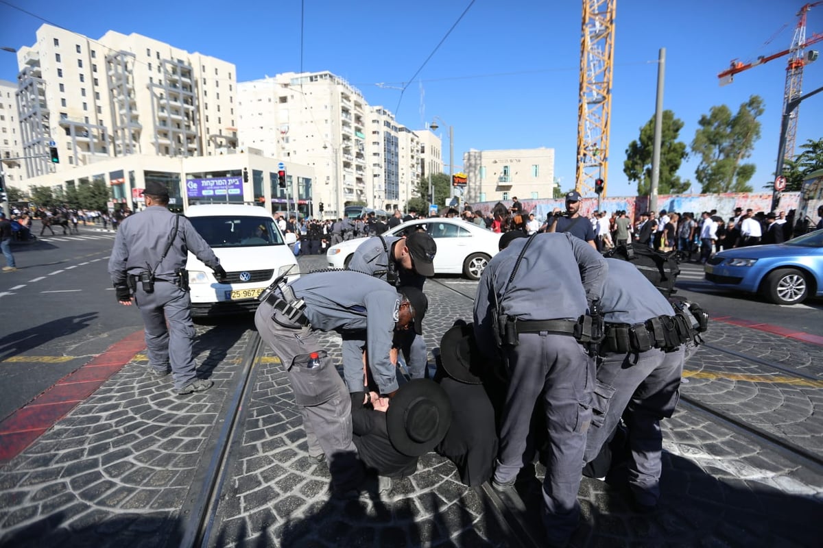 הפגנת 'הפלג' בירושלים: עימותים עם שוטרים; 22 עצורים