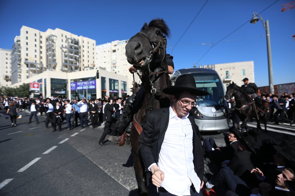 הפגנת 'הפלג' בירושלים: עימותים עם שוטרים; 22 עצורים