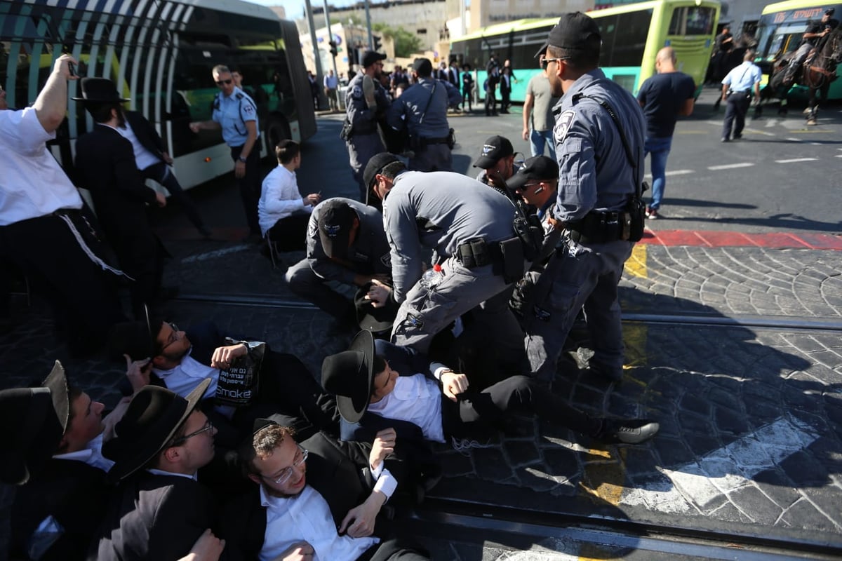 הפגנת 'הפלג' בירושלים: עימותים עם שוטרים; 22 עצורים