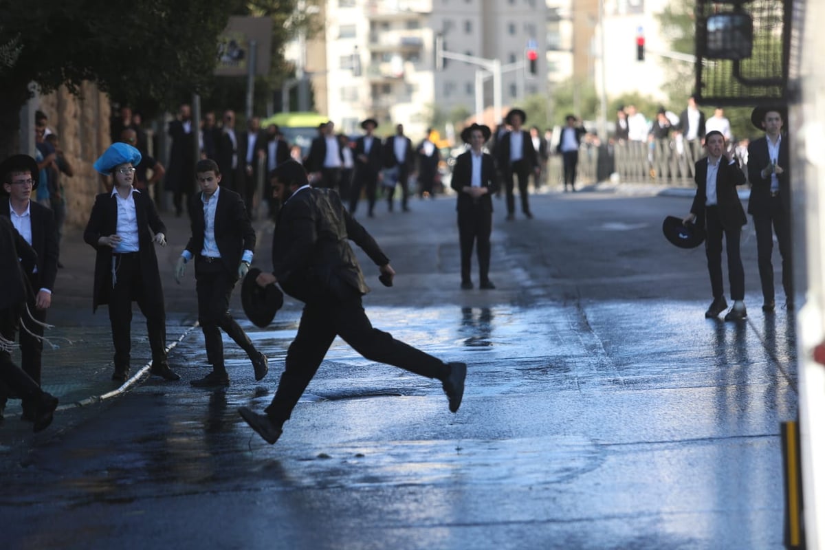 הפגנת 'הפלג' בירושלים: עימותים עם שוטרים; 22 עצורים