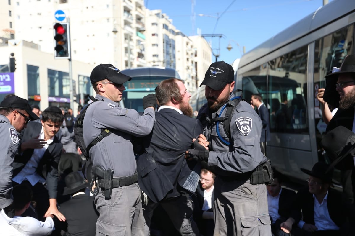 הפגנת 'הפלג' בירושלים: עימותים עם שוטרים; 22 עצורים