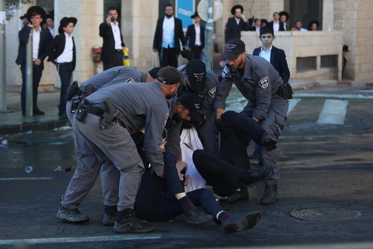 הפגנת 'הפלג' בירושלים: עימותים עם שוטרים; 22 עצורים