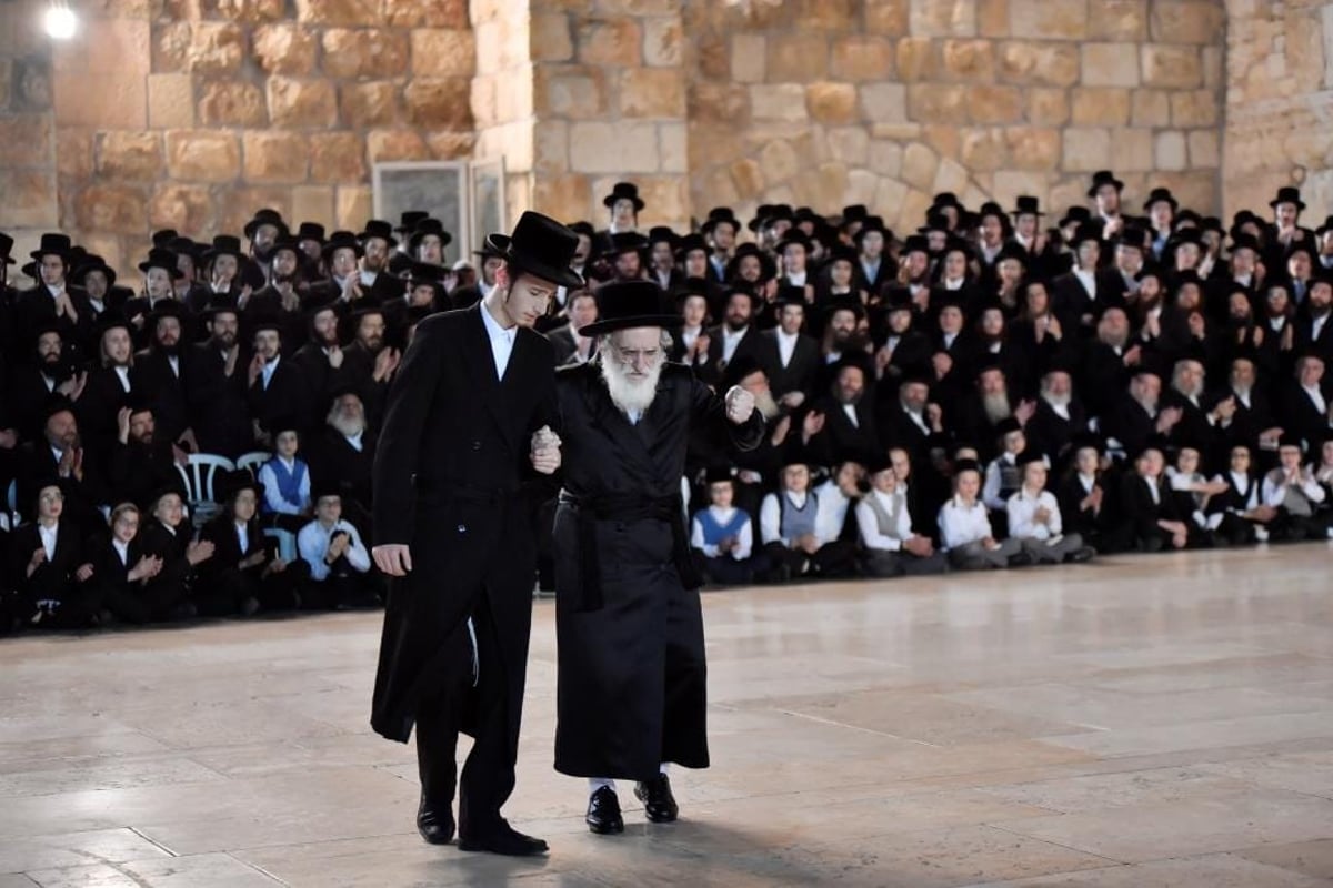 לקראת החתונה: האדמו"ר מויז'ניץ בכותל המערבי