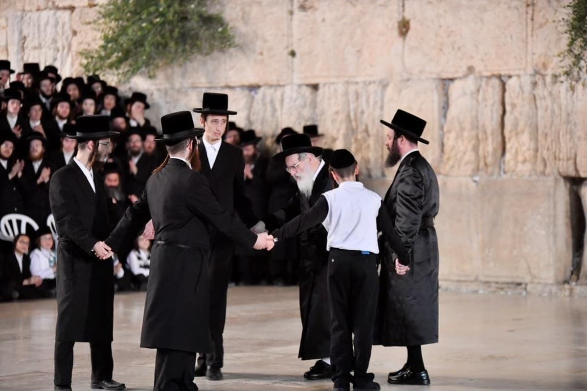 לקראת החתונה: האדמו"ר מויז'ניץ בכותל המערבי