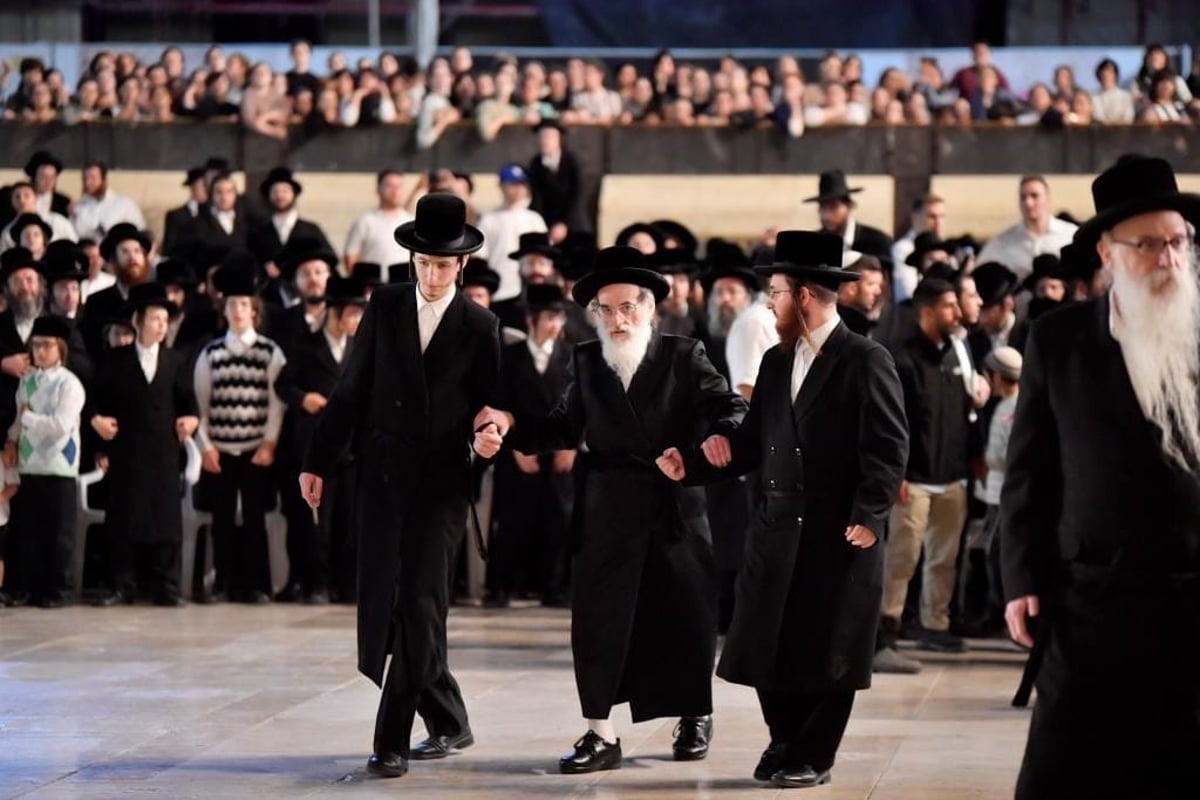 לקראת החתונה: האדמו"ר מויז'ניץ בכותל המערבי