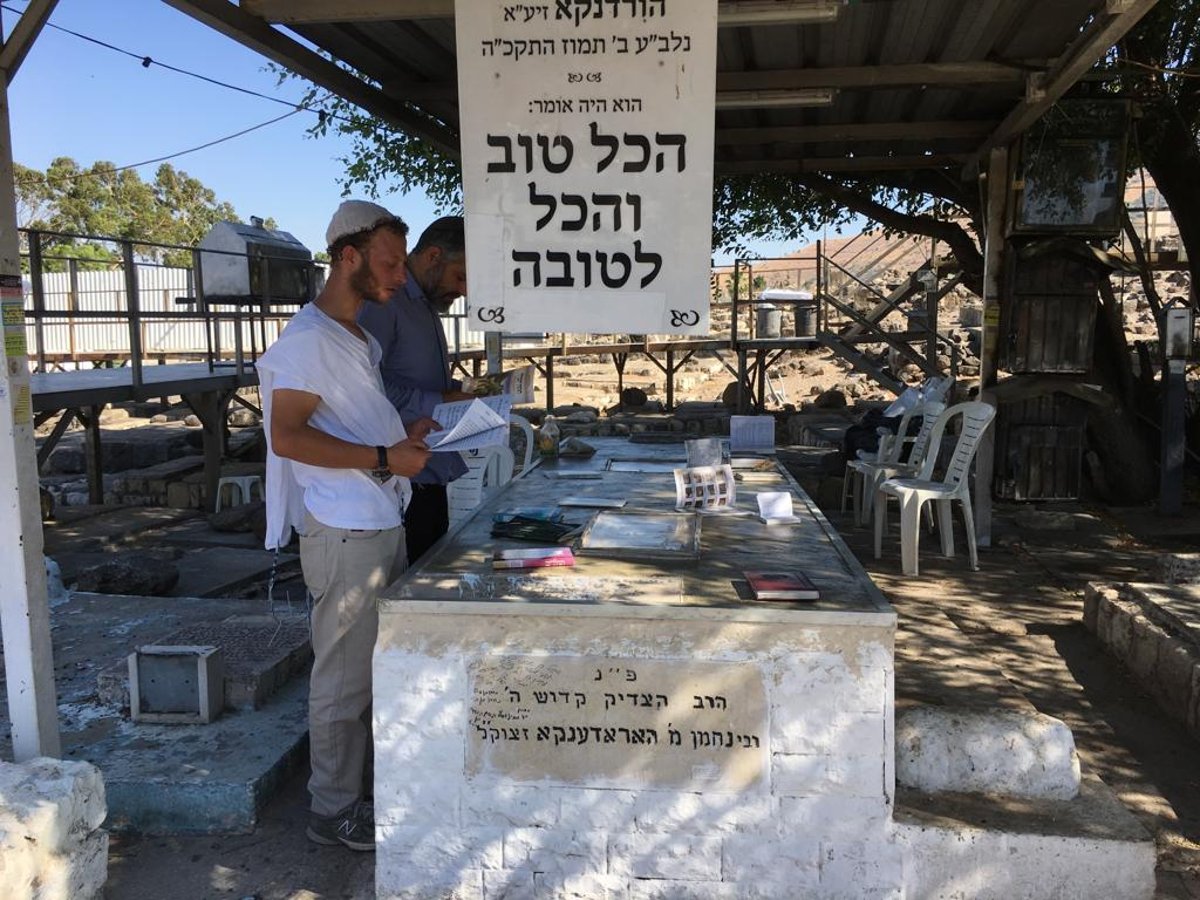 צבי יחזקאלי עלה לקברו של ר' נחמן מהורדנקא