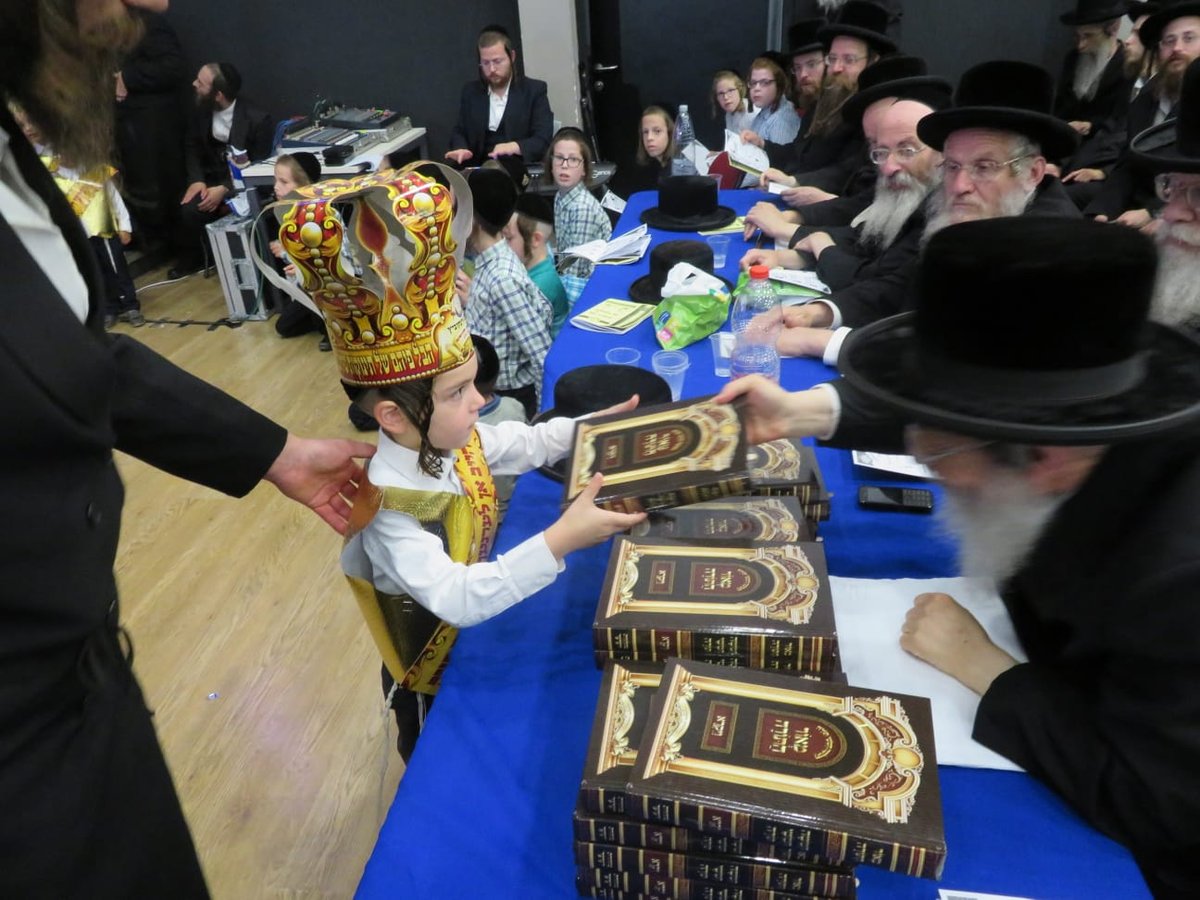 עפולה: ילדי ת"ת ויז'ניץ חגגו במסיבת חומש