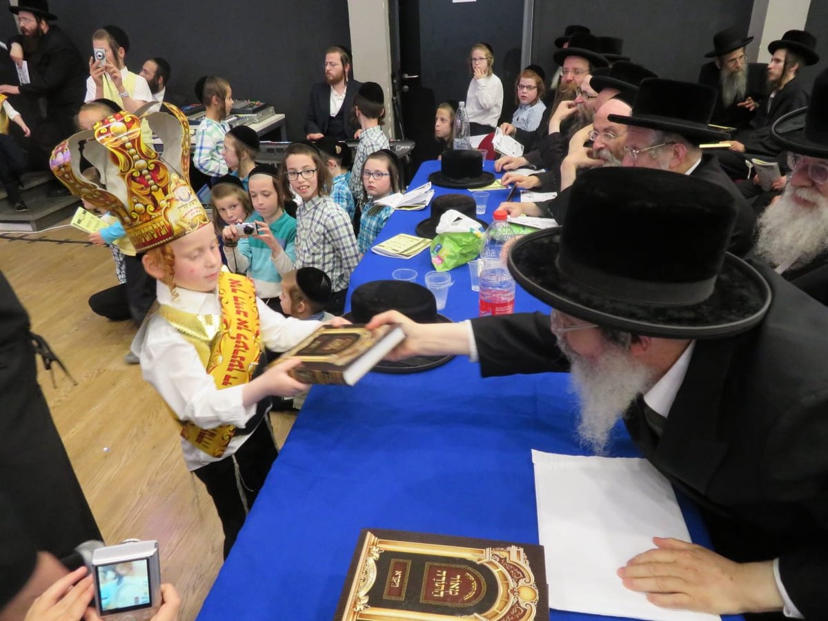 עפולה: ילדי ת"ת ויז'ניץ חגגו במסיבת חומש