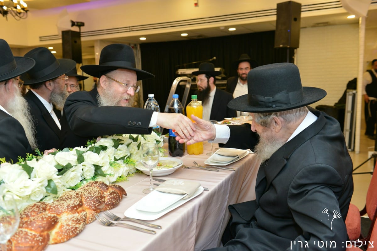 לראשונה: הגר"ד לנדו התחיל בקריאת 'קוויטלאך'