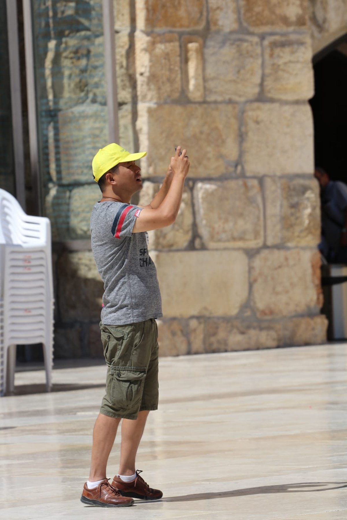 לתעד את המתעדים: התיירים שמצטלמים בכותל • צפו