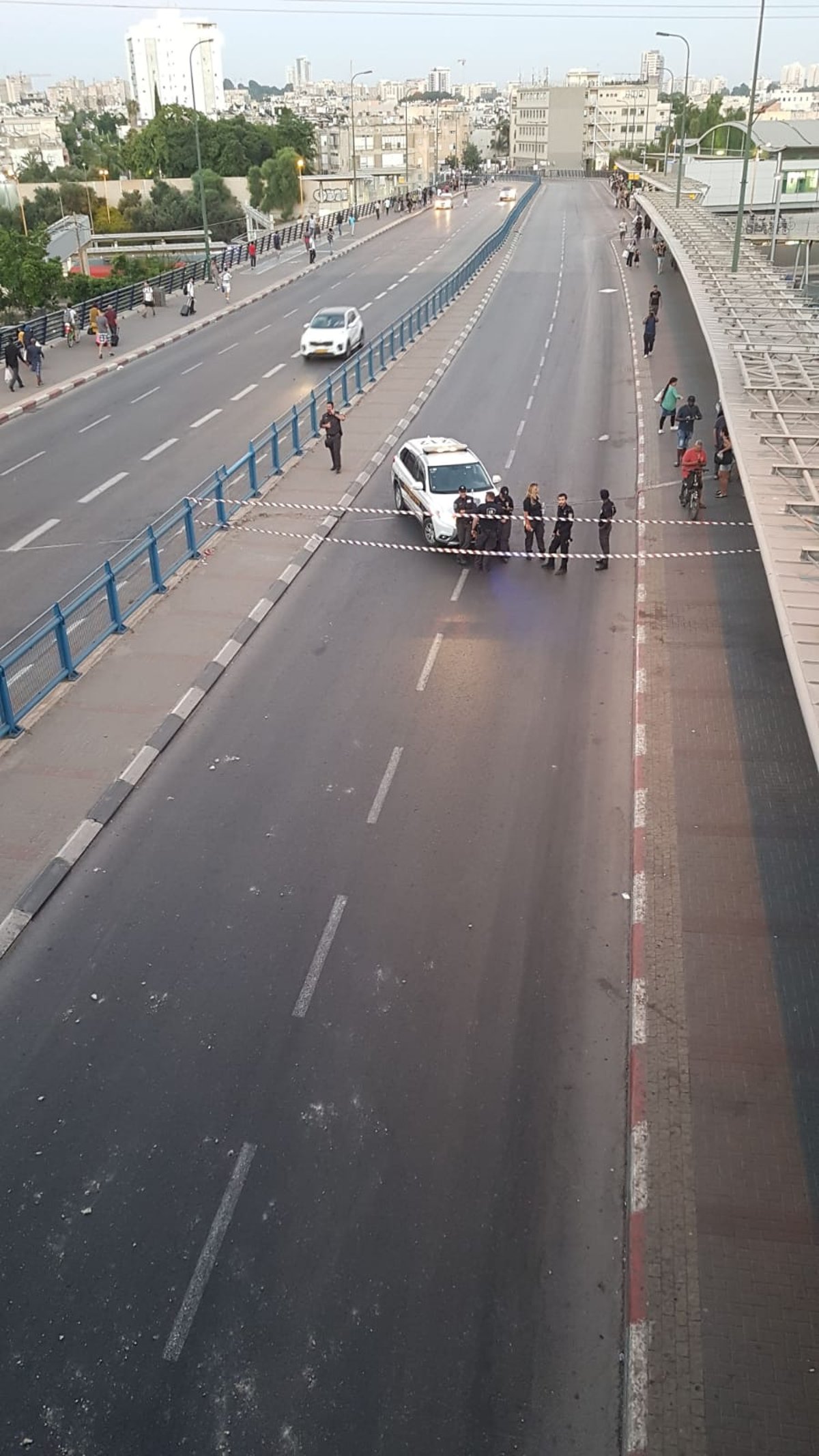 צפו: אוטובוס עשה תאונה עצמית וחסם את ת"א