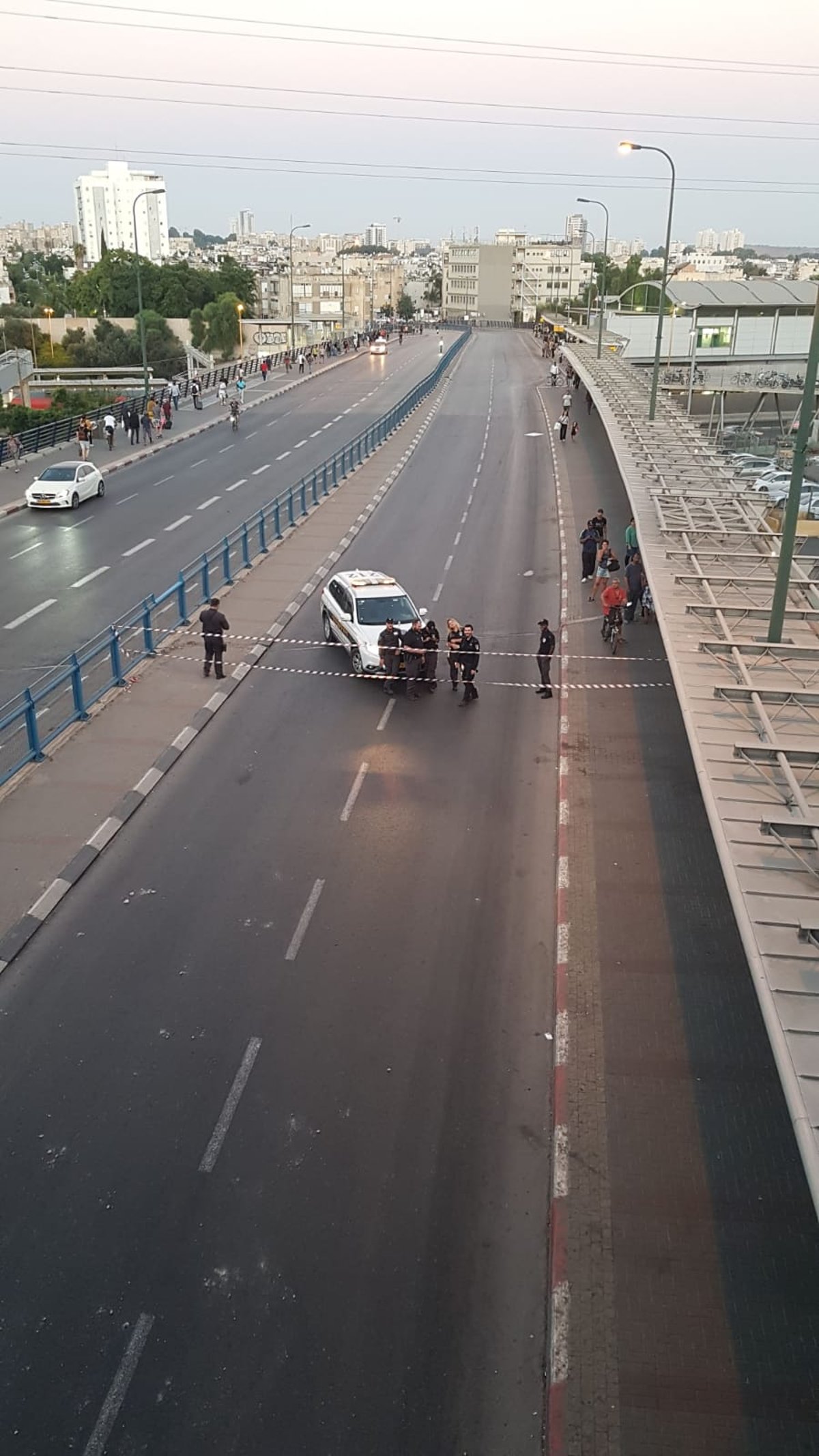 צפו: אוטובוס עשה תאונה עצמית וחסם את ת"א