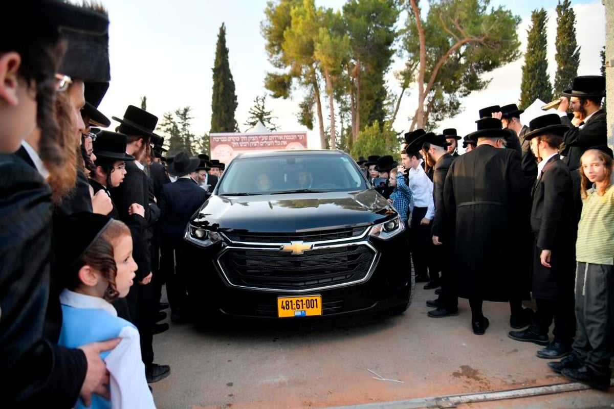 "יארצייט" וחגיגת בר מצווה בקרעטשניף