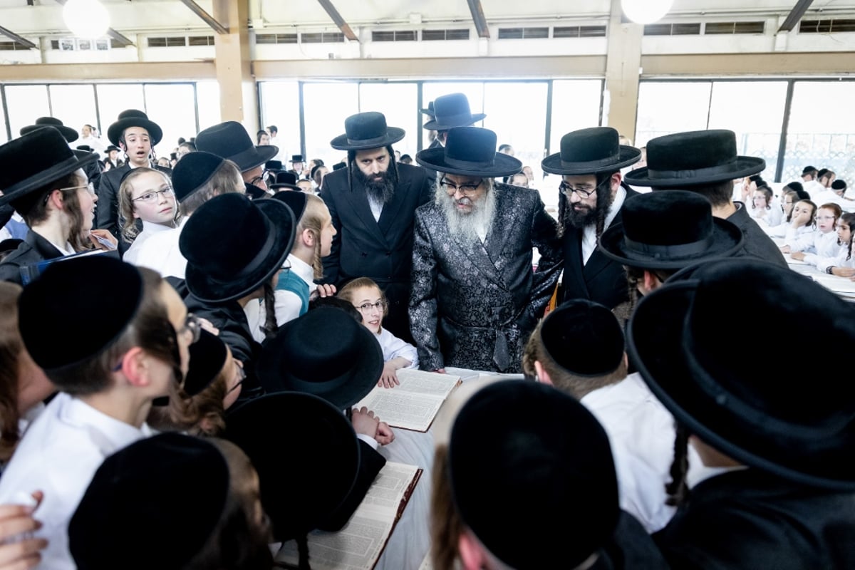 האדמו"ר מסאטמר בביקור במחנות הקיץ