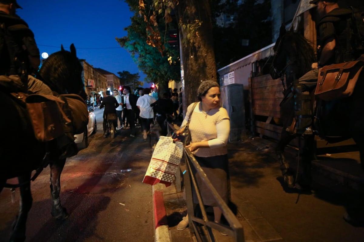 הפגנה סוערת בכיכר השבת: מכת"ז ופרשים