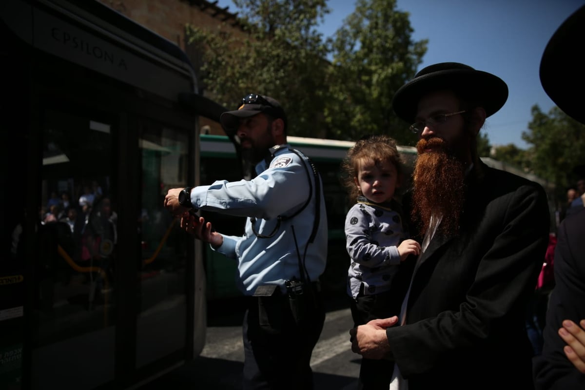 בעקבות מעצר העריק: חסימת כבישים בירושלים - 6 נעצרו