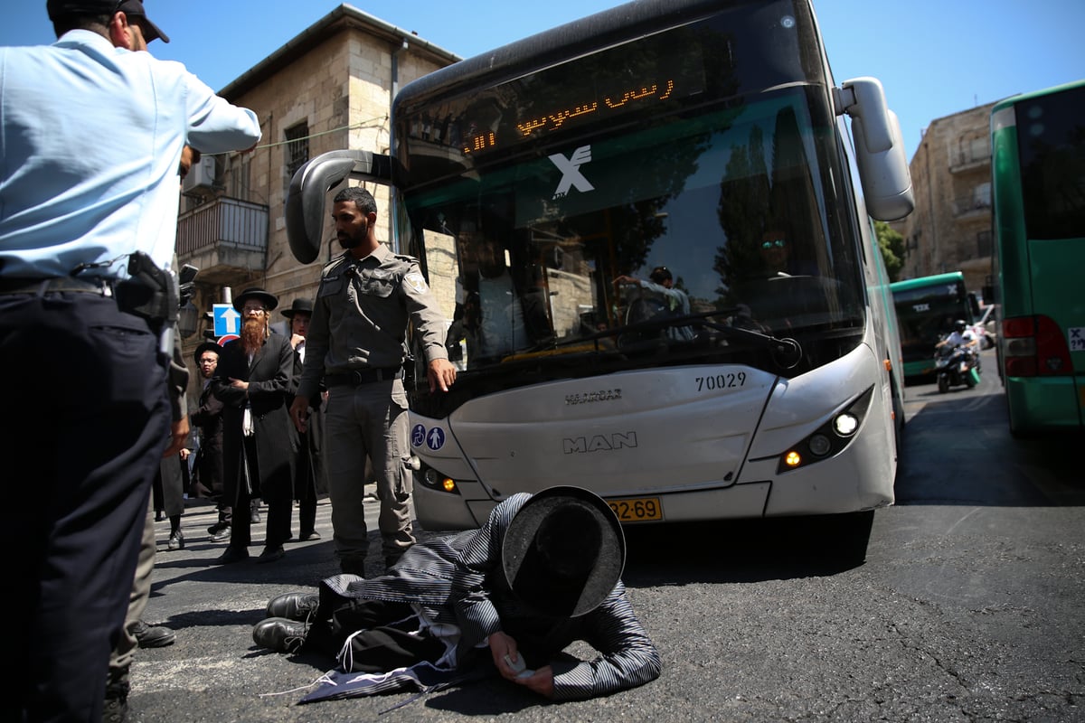 בעקבות מעצר העריק: חסימת כבישים בירושלים - 6 נעצרו