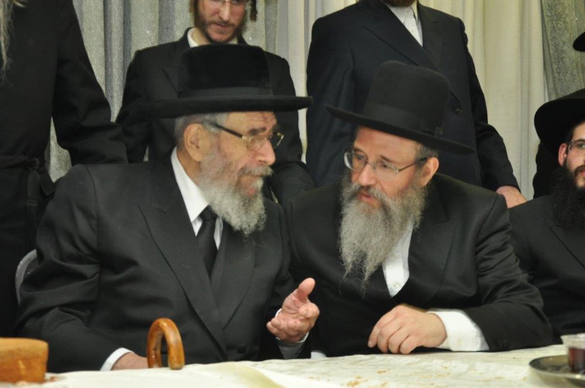 הרב בלינוב (משמאל) יחד עם חמיו הגרמי"ל לנדא
