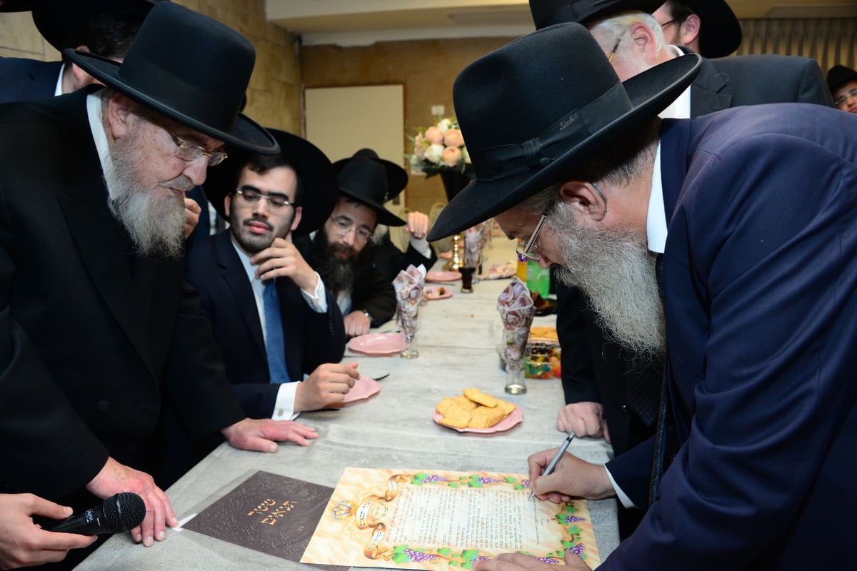 'דגל התורה' חגגה באירוסי בתו של מנחם שפירא