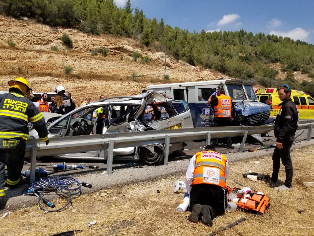 רכב משפחה חרדית התנגש ברכב ברינקס