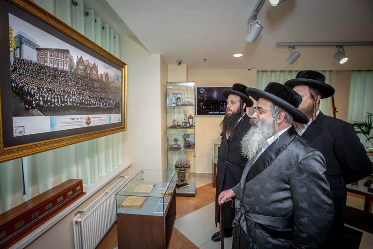 'טיש' במוסקבה לכבוד ר"ח מנחם-אב. תיעוד