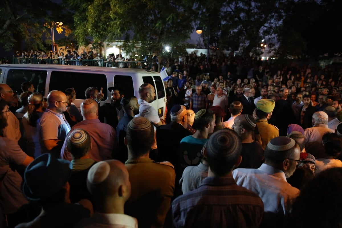 האב השכול בכה: "כמה כאב יביא הגעגוע?"