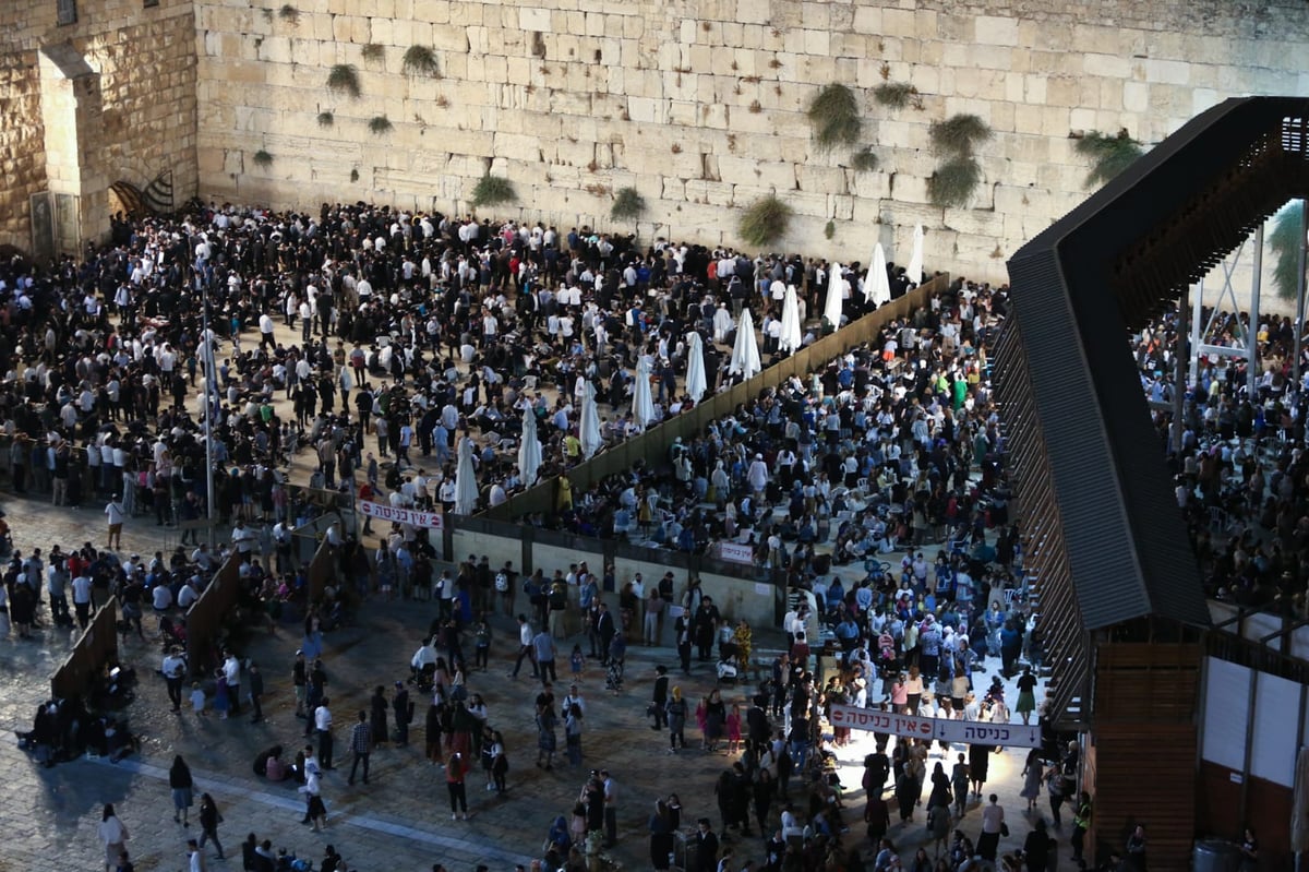 מבט מלמעלה: האבל על חורבן הבית, בכותל