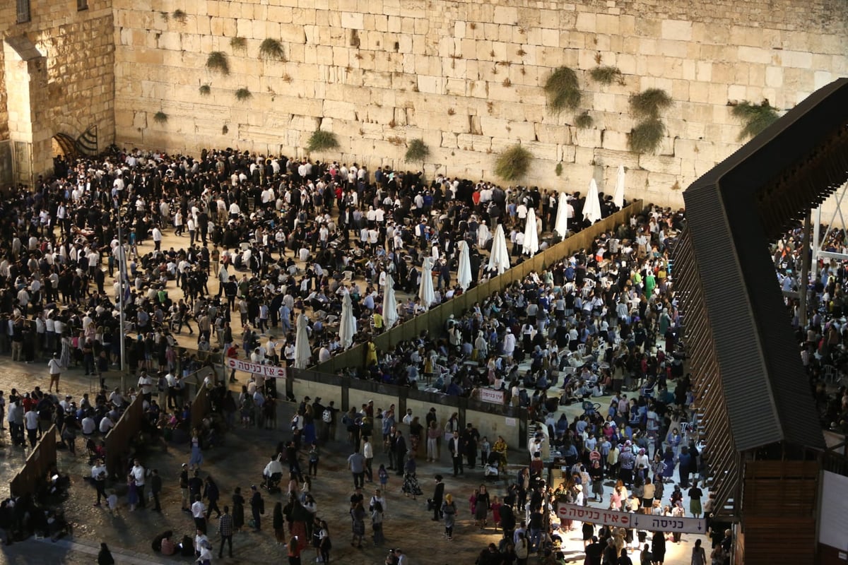 מבט מלמעלה: האבל על חורבן הבית, בכותל