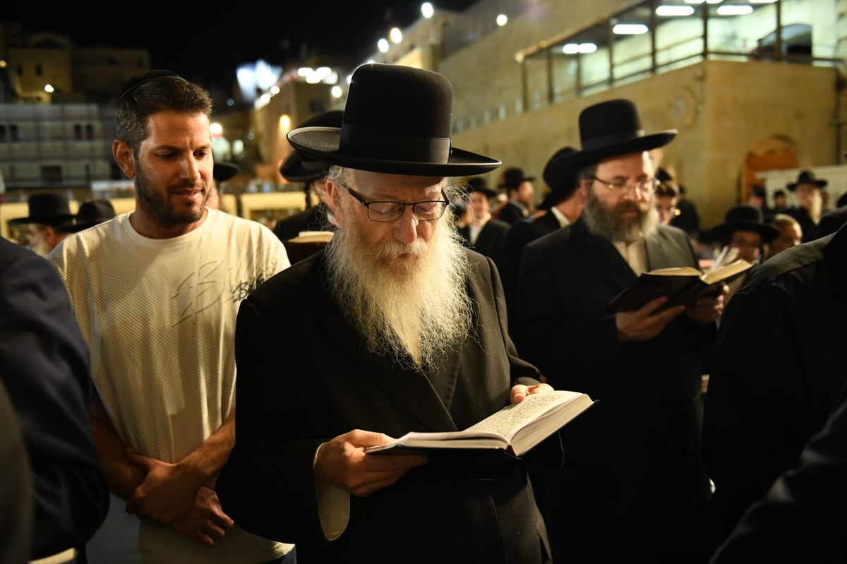 צאת הצום ברחבת הכותל המערבי • גלריה